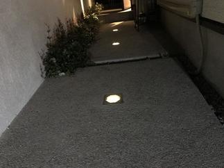 1DAYリフォーム　カンタン施工で足元灯をつけました。