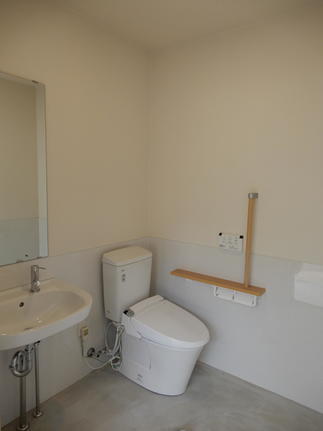 トイレも広々バリアフリー仕様