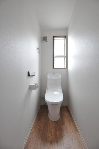 トイレは１階と2階の2カ所に設置