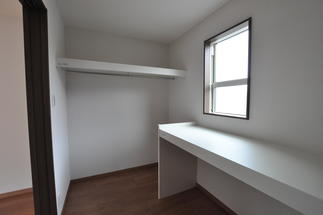 ウォークインクローゼットも広々