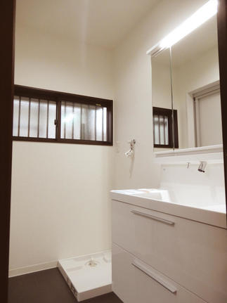 明るく清潔な洗面スペース