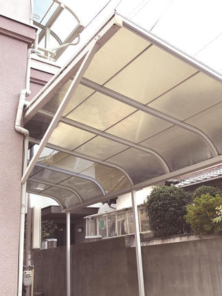 台風で破損した一部分のみ修繕