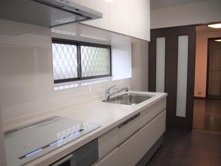 白を基調に上品に