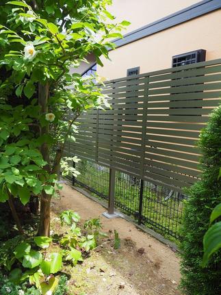 目隠しをしつつ風通しの良いアルミフェンスに取替え