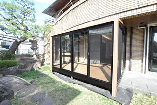 新設したガーデンルームは南向きで日当たり抜群！