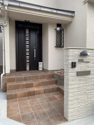 重厚感のあるポーチタイル