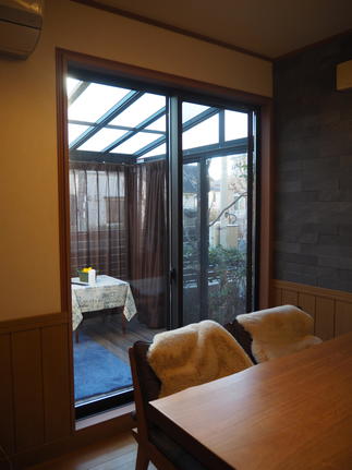 掃き出し窓に変更して出入りしやすく