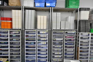 パーツが沢山！授業準備はバックヤードスペースで