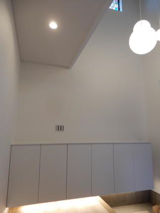 明るく開放的な玄関ホール