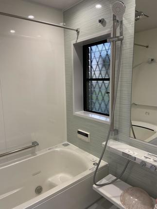 肩湯や床ワイパーなどの洗浄機能も充実のお風呂