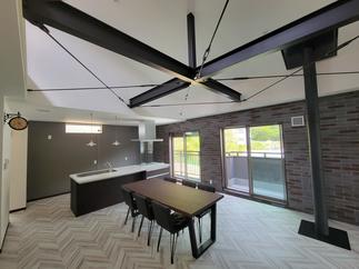 敢えて見せる梁がオシャレ