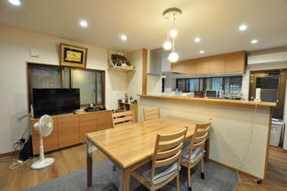 配膳がしやすい対面キッチン