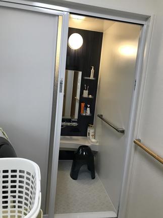 開閉時にドアが邪魔にならないのでお手伝いもしやすいです。