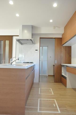 洗面へつながる扉を新しく作って動線を改善