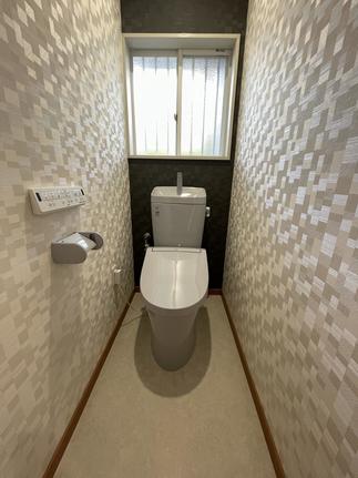 LIXILアメージュを採用。クロスは同柄の色違いにし、2トーンでオシャレ感UP！