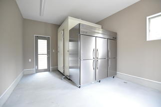 業務用冷凍冷蔵庫も完備