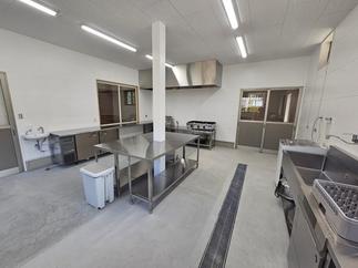 大きなレンジフードは特注品