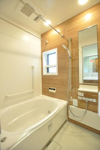 お風呂はLIXILリデア