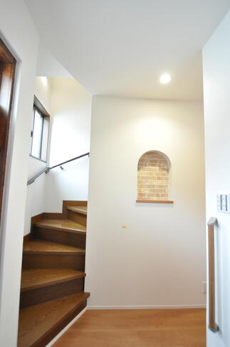 ニッチはクロスで遊びをプラス