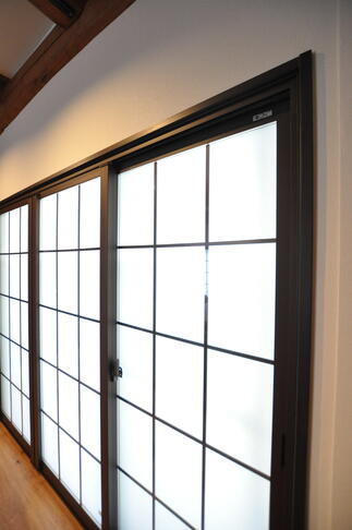 LDKには障子風の内窓【インプラス】で和のアクセントに