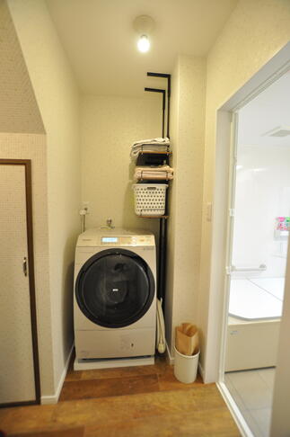 海外インテリア風なタイル調のクロス