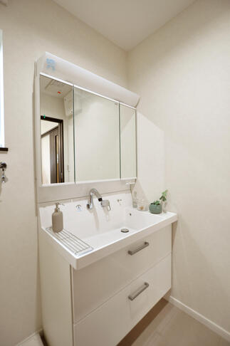 LIXILピアラの広々洗面