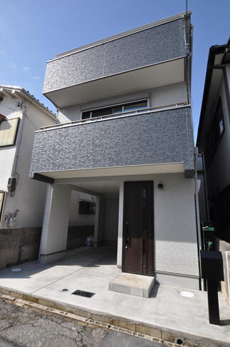 玄関ドアはLIXILジエスタのクリエダーク