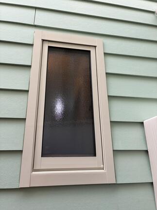 洗面脱衣室　窓（外観）