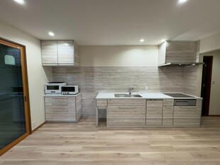 A様邸　キッチンのレイアウト変更でLDKを広々明るい空間に