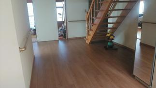 居間、ホール部分もリフォームして広々とした感じに仕上がりました。