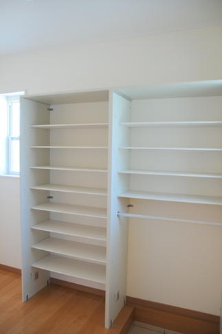 大容量の玄関脇のクローゼット