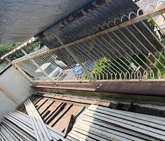 ベランダ防水工事（施工前）