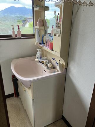 洗面化粧台　施工前