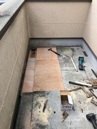 ②ベランダ施工中