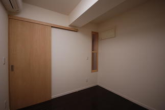 既存の洋間と納戸のスペースを合わせて、2室の子供部屋にリフォーム