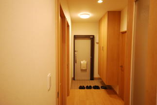 大容量の玄関収納と玄関網戸