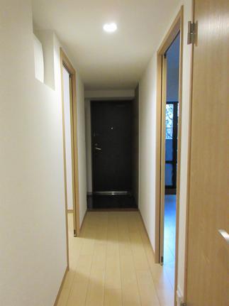 整然とした廊下