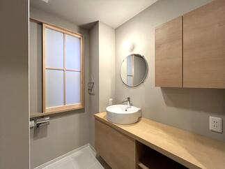 和の趣の洗面室