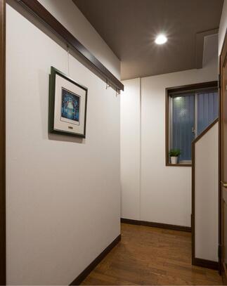 落ち着きのある廊下空間