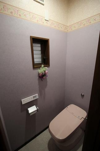 お花の好きな方が選んだピンクのトイレとラベンダー