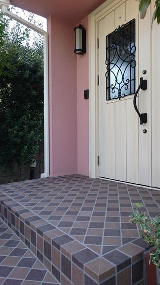 玄関ドアをリフレッシュ