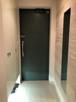 等身大の鏡とエコカラットでシックに