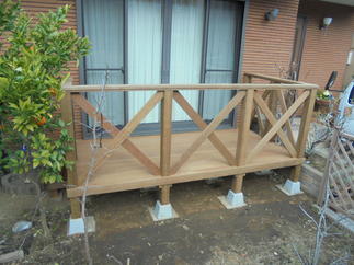 耐久性の高い木材で施行