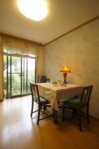 ～気分転換にリビングの壁1面のクロスを貼り換え～