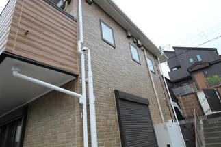 細部の雨どいも塗装！