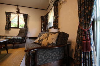 一目惚れのカーテンいちご泥棒