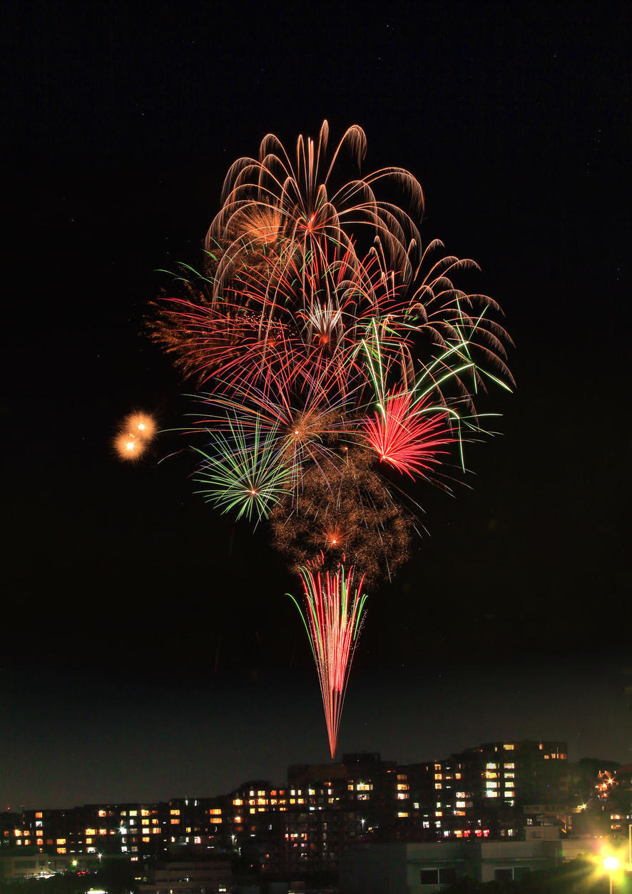 2020-08-15錦台中学校からの花火by光川十洋2000ピクセル.jpg