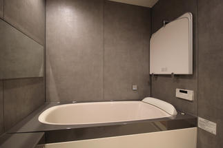 ～リラックス姿勢へ誘う浴槽～