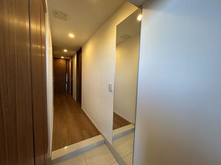 ～玄関鏡取付～