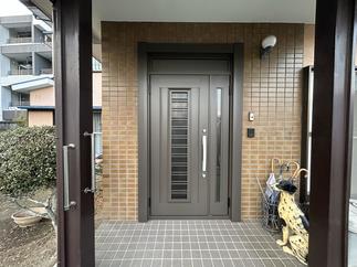 ～玄関ドア　LIXILリシェント～